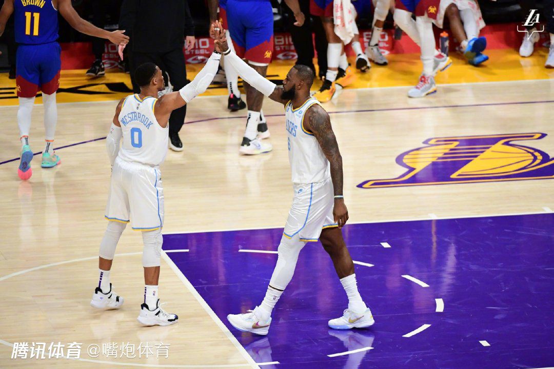 04:30 葡超 布拉加 0-1 本菲卡04:00 NBA 凯尔特人114-97魔术04:30 NBA 马刺110-146鹈鹕08:00 NBA 雄鹿128-119火箭KD28分隔扣2+1制胜！